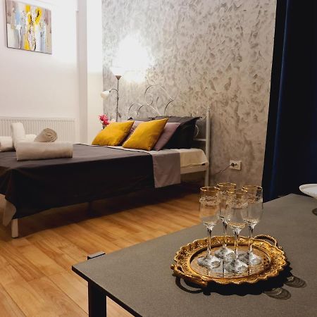 Ultracentral 5* Boutique Hotel Style Apartment. Brand New. 2 Rooms. Spacious. Free Parking Cluj-Napoca Ngoại thất bức ảnh