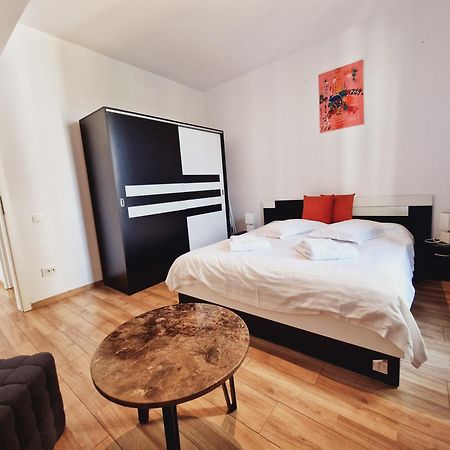 Ultracentral 5* Boutique Hotel Style Apartment. Brand New. 2 Rooms. Spacious. Free Parking Cluj-Napoca Ngoại thất bức ảnh