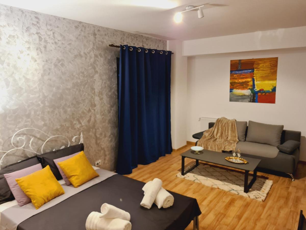 Ultracentral 5* Boutique Hotel Style Apartment. Brand New. 2 Rooms. Spacious. Free Parking Cluj-Napoca Ngoại thất bức ảnh