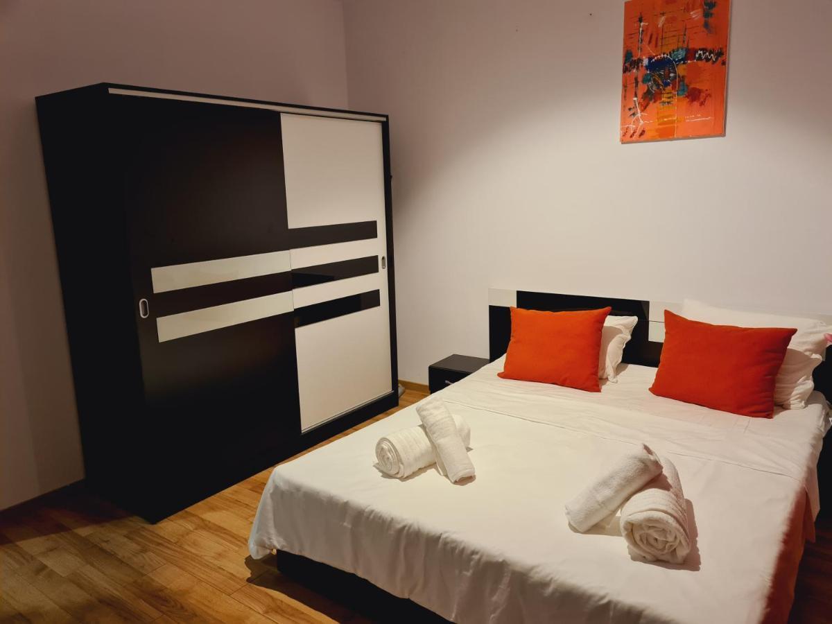 Ultracentral 5* Boutique Hotel Style Apartment. Brand New. 2 Rooms. Spacious. Free Parking Cluj-Napoca Ngoại thất bức ảnh