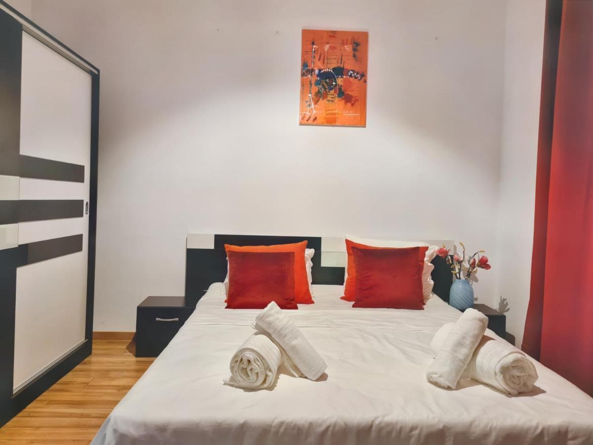 Ultracentral 5* Boutique Hotel Style Apartment. Brand New. 2 Rooms. Spacious. Free Parking Cluj-Napoca Ngoại thất bức ảnh