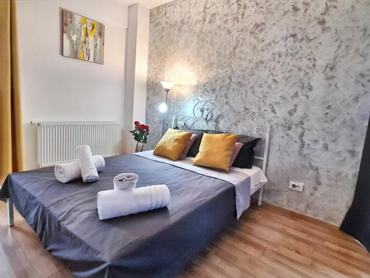 Ultracentral 5* Boutique Hotel Style Apartment. Brand New. 2 Rooms. Spacious. Free Parking Cluj-Napoca Ngoại thất bức ảnh