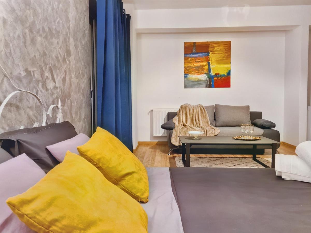 Ultracentral 5* Boutique Hotel Style Apartment. Brand New. 2 Rooms. Spacious. Free Parking Cluj-Napoca Ngoại thất bức ảnh