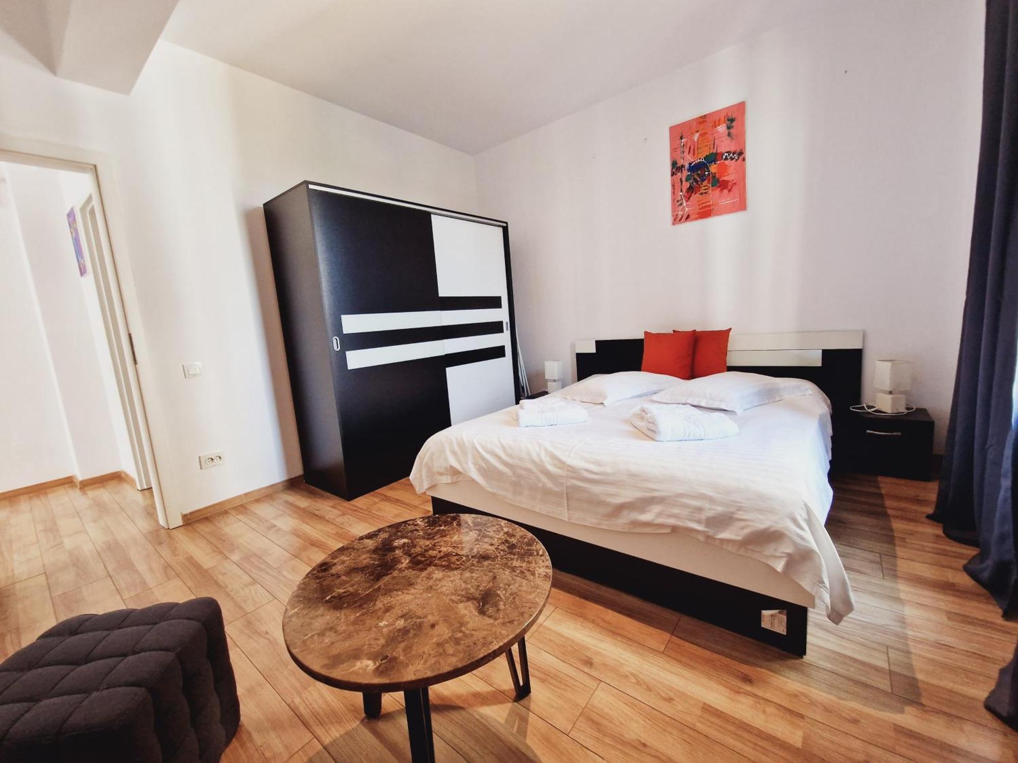 Ultracentral 5* Boutique Hotel Style Apartment. Brand New. 2 Rooms. Spacious. Free Parking Cluj-Napoca Ngoại thất bức ảnh